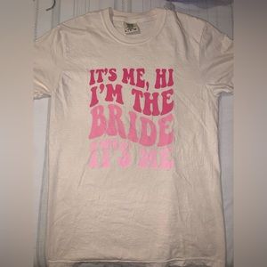 Comfort colors, graphic t shirt.